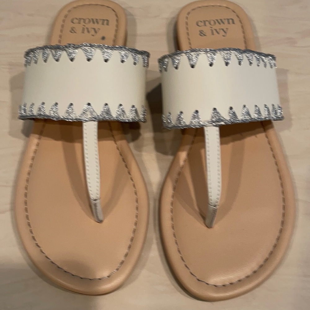 Flat sandals